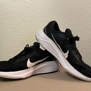 Nike Men's Black and White Running Shoes